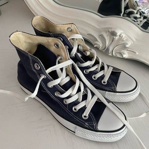 Never worn Converse